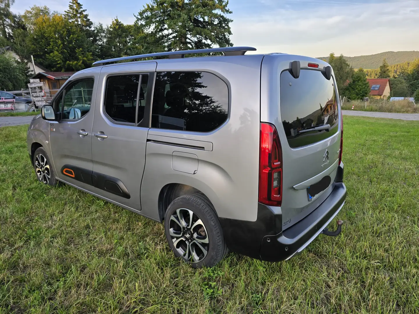 Citroen Berlingo Berlingo XL BlueHDi 130 EAT8 SHINE Silber - 1