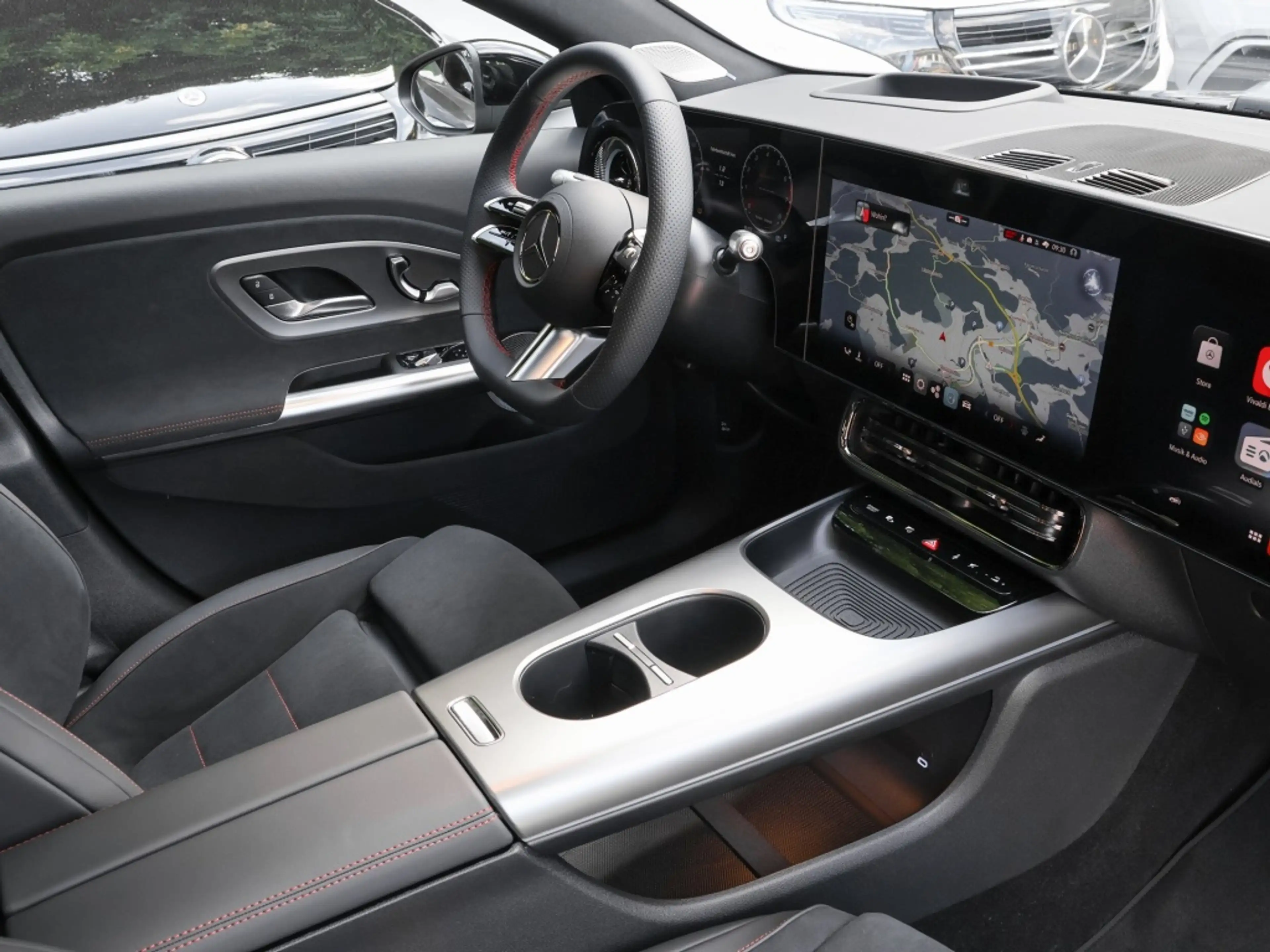 Mercedes-Benz CLA 220 4M AMG-Sport+Burm+Pano+Super+MLB+Memo — photo 3