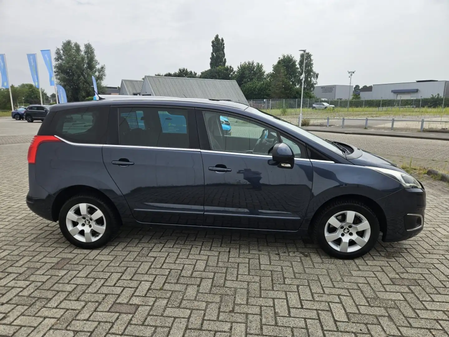 Peugeot 5008 1.2 PureT. Style 5p. Bleu - 2