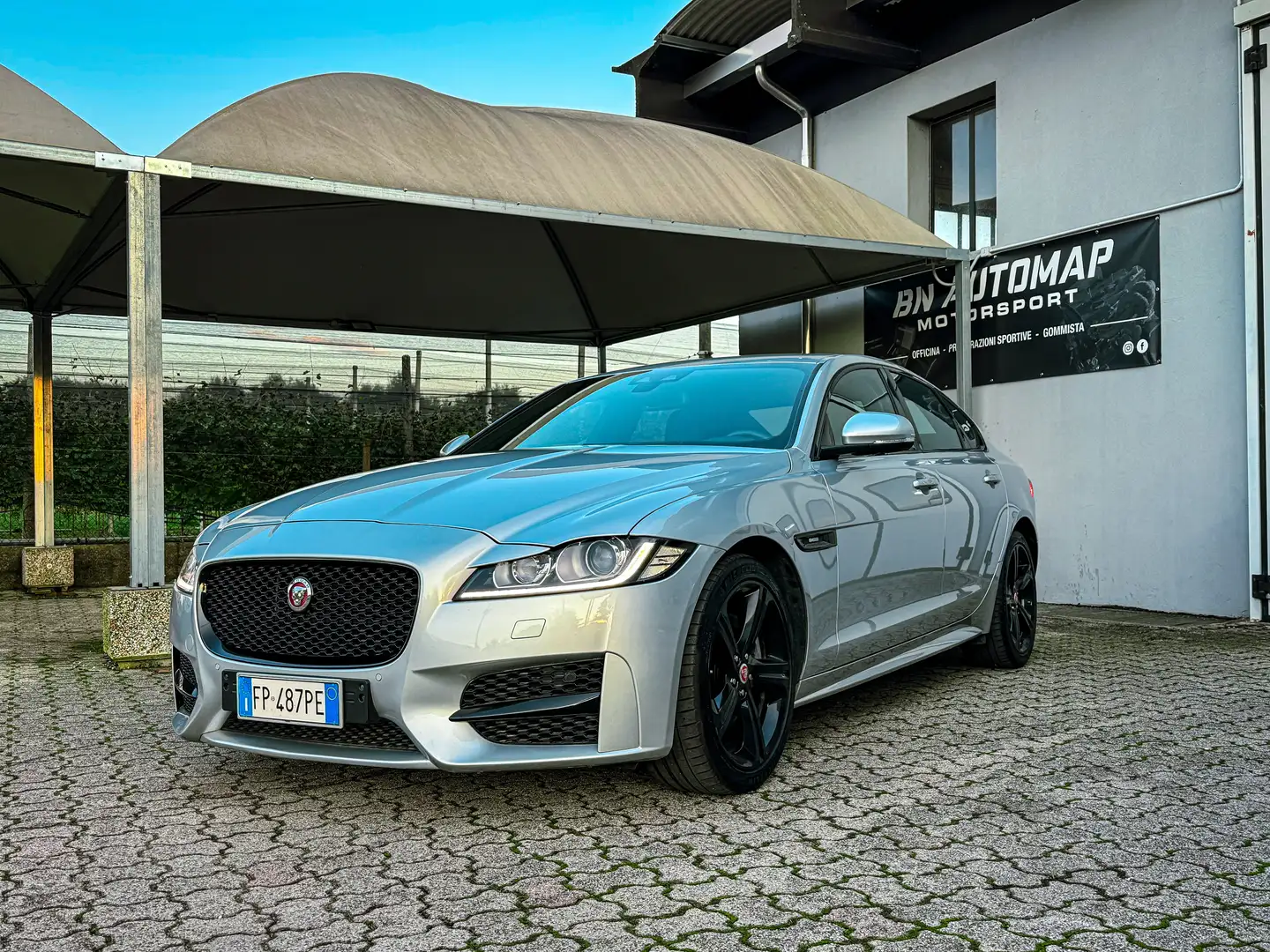 Jaguar XF XF 2.0d R-Sport 240cv awd auto MOTORE NUOVO Silver - 1