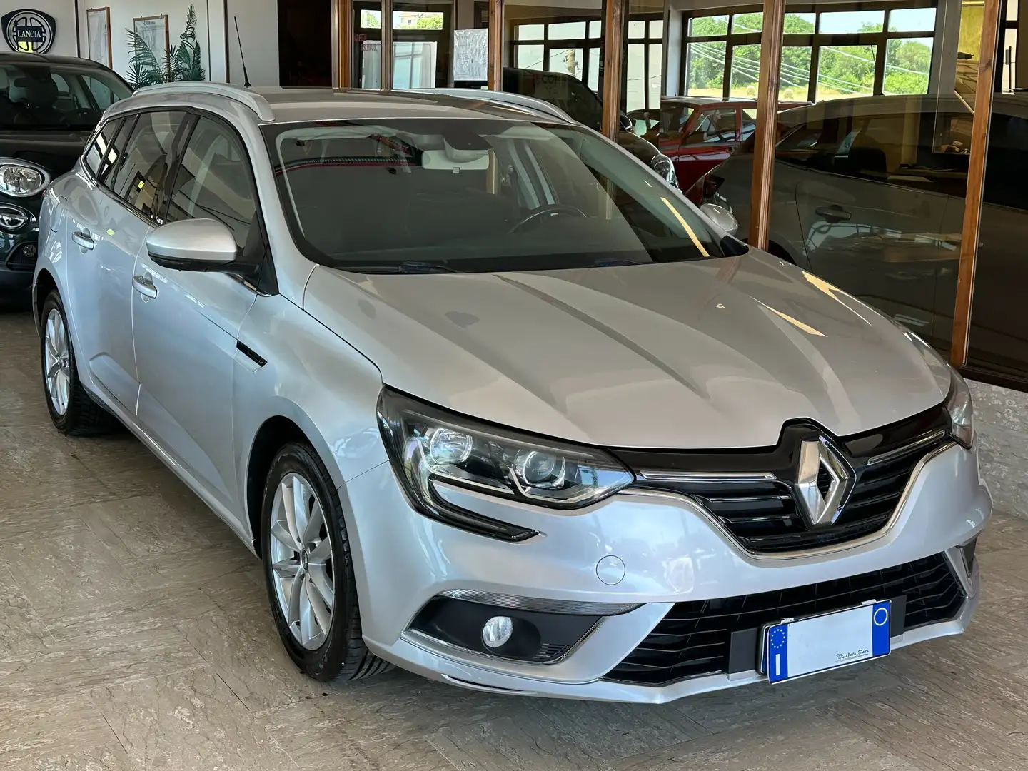 Renault Megane Sporter 1.5 DCI 90 cv. BUSINESS (Nav) Argento - 2