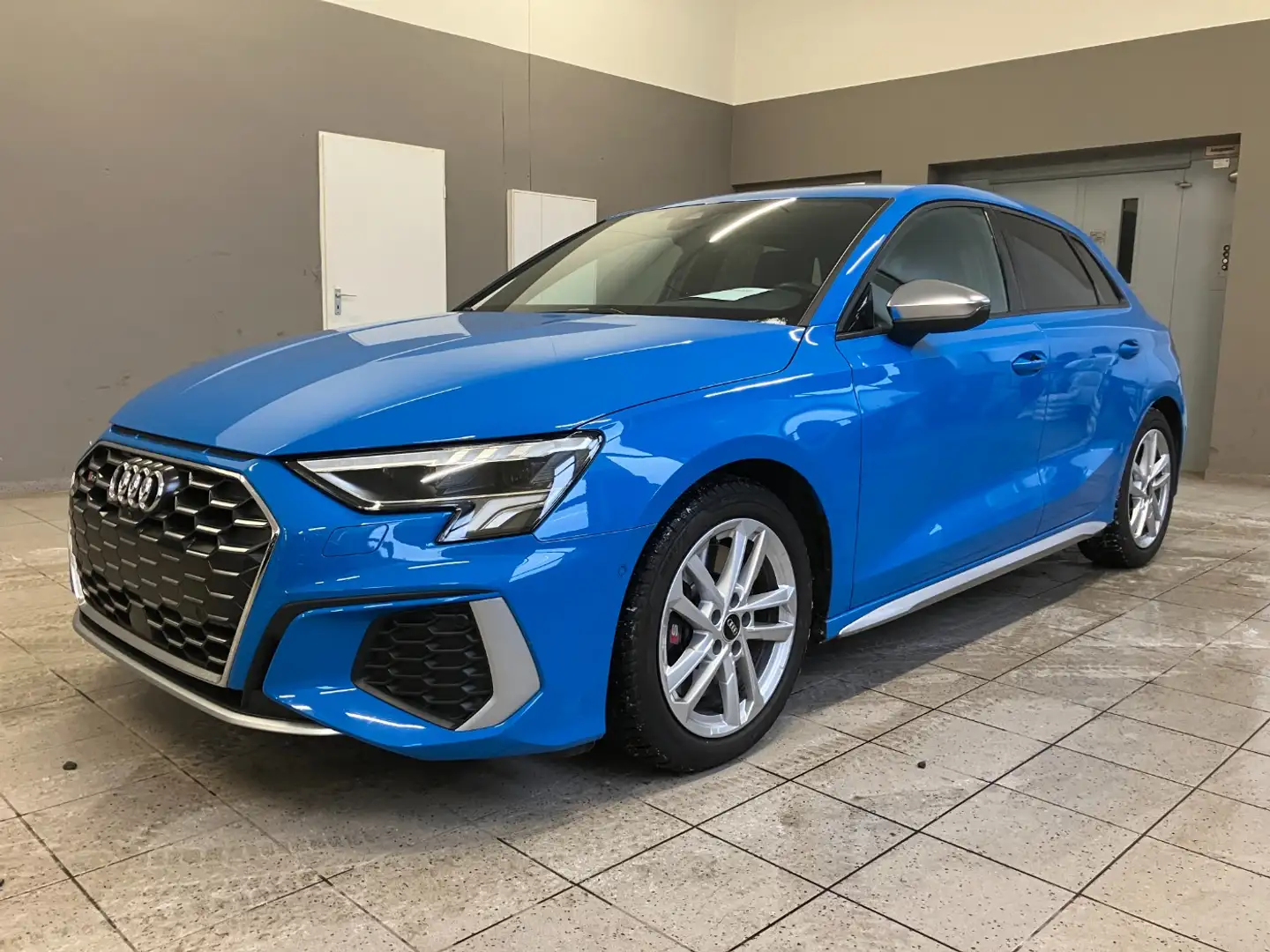 Audi S3 Sportback TFSI quattro S tr. RFK*ACC*HUD*Navi Blau - 2