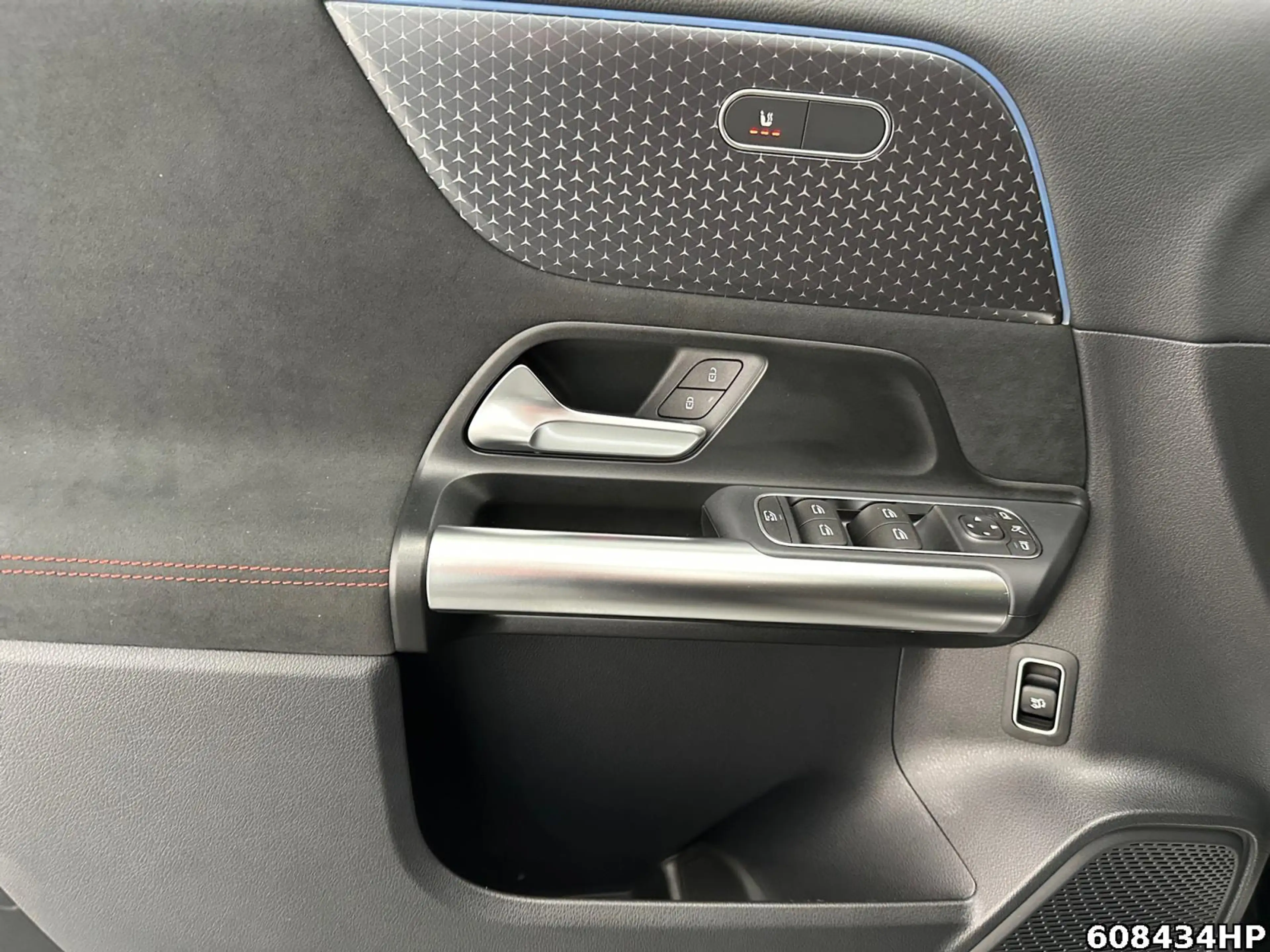 Mercedes-Benz EQA 350 4M AMG  Pano AHK Night Lenkradhzg Kamera — photo 9