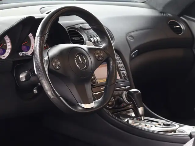 Mercedes-Benz SL 63 Amg view 5