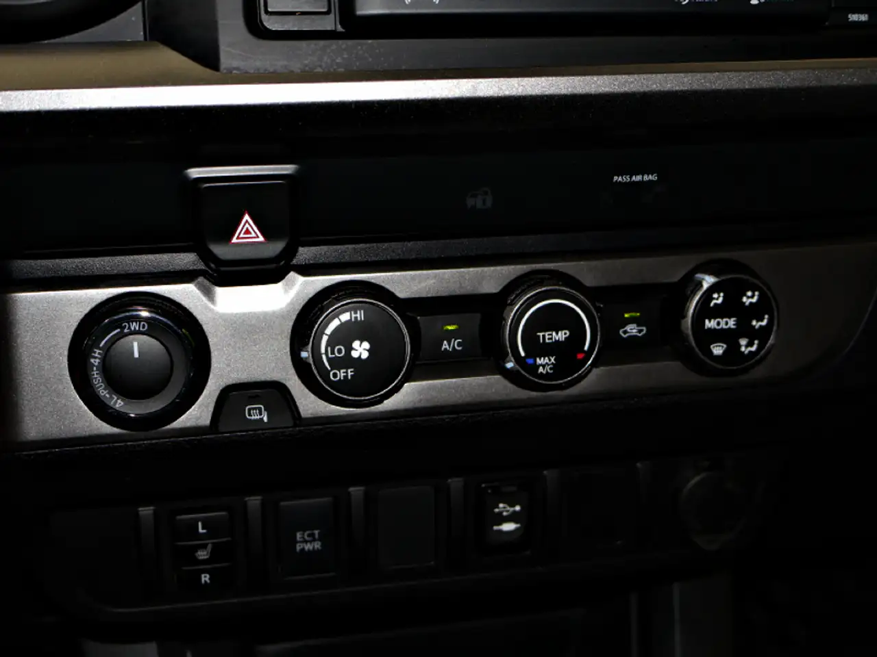 Toyota Tacoma снимка Toyota Tacoma