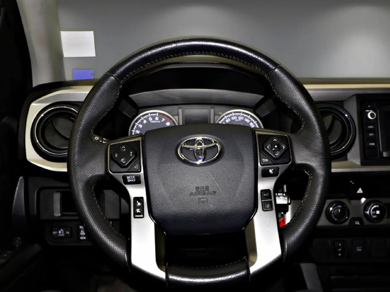 Toyota Tacoma снимка Toyota Tacoma