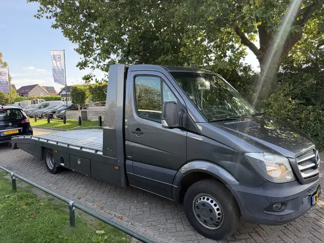 Mercedes-Benz Sprinter view 2