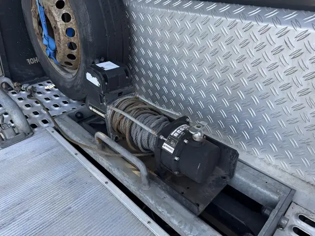 Mercedes-Benz Sprinter view 14