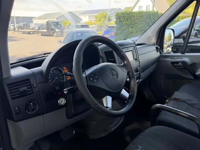 Mercedes-Benz Sprinter view 6