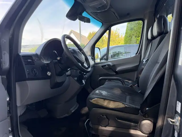 Mercedes-Benz Sprinter view 5