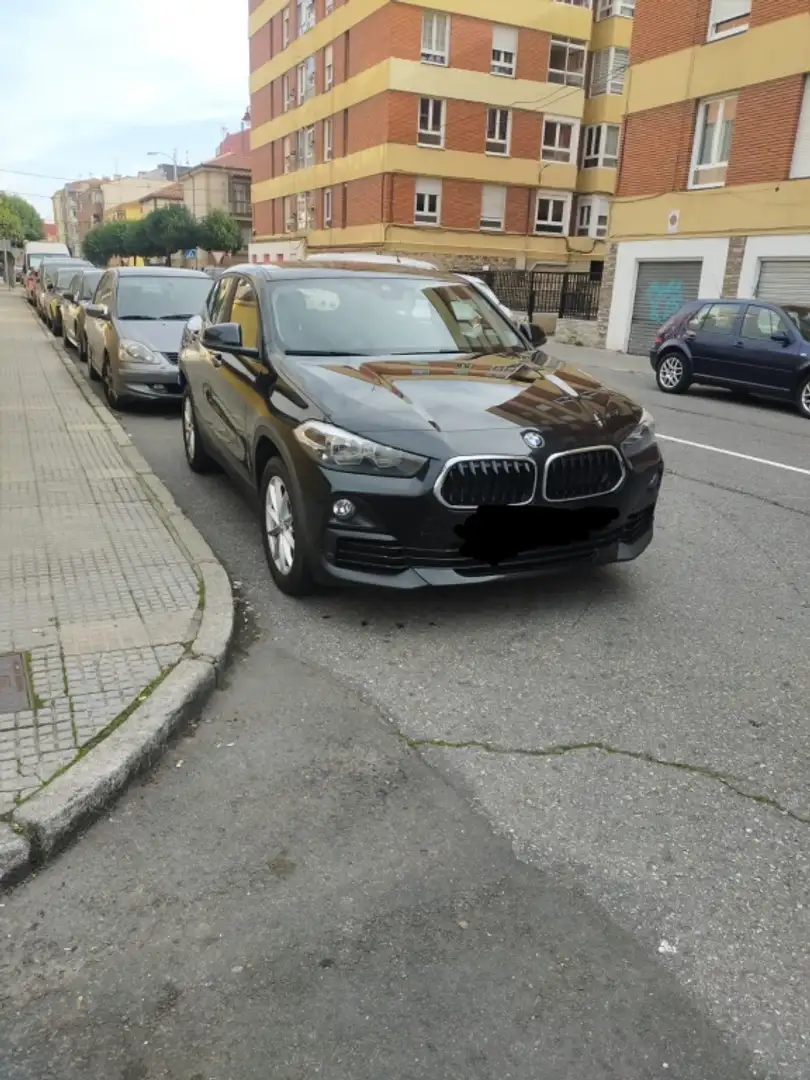 BMW X2 sDrive 18d Business Schwarz - 2