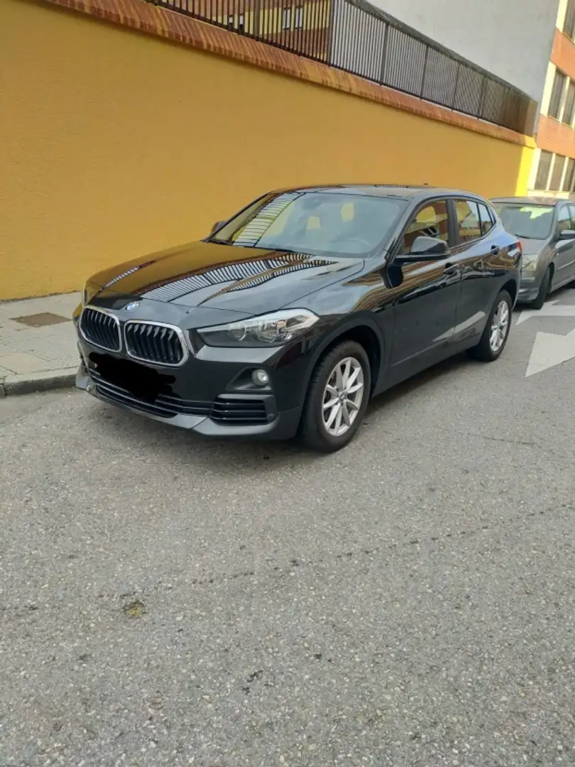 BMW X2 sDrive 18d Business Schwarz - 1