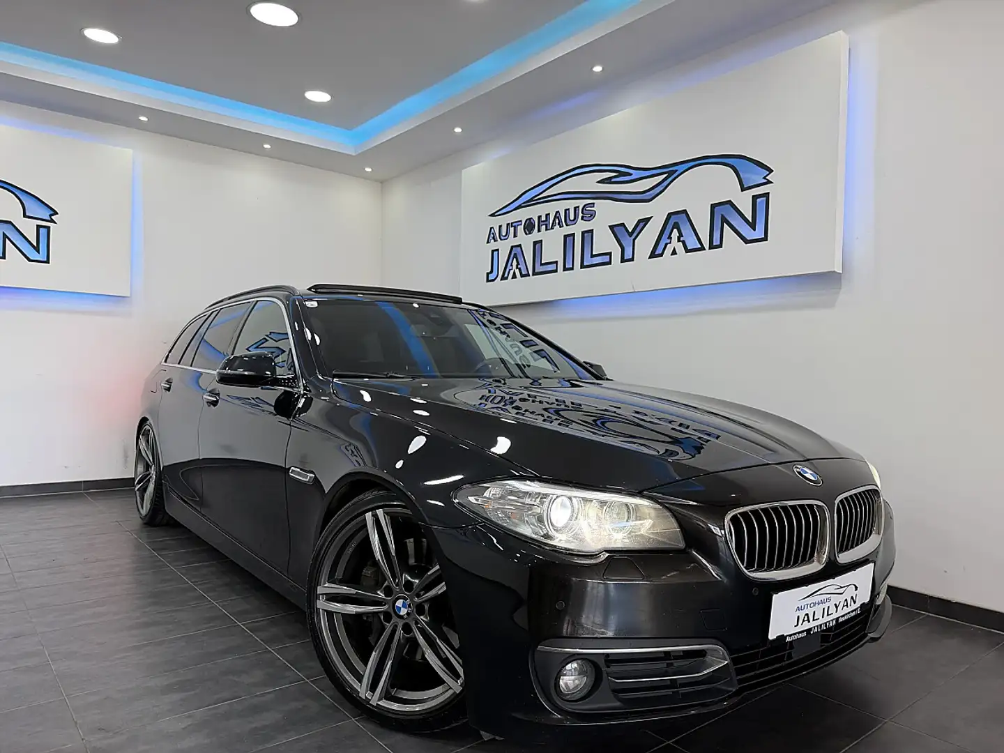 BMW 530 d Touring Aut.PANO,HEAD UP, LUFT, 20 ZOLL FELGEN Schwarz - 1