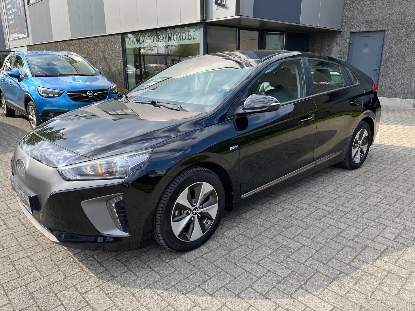 Hyundai IONIQ AUTOMAAT LEDER NAVIGATIE AIRCO LEZ ONBEPERKT!!!!!! Zwart - 1