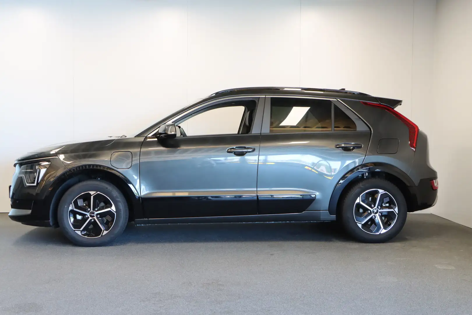 Kia Niro 1.6 GDi PHEV DynamicPlusLine *beschikbaar in overl Grijs - 2