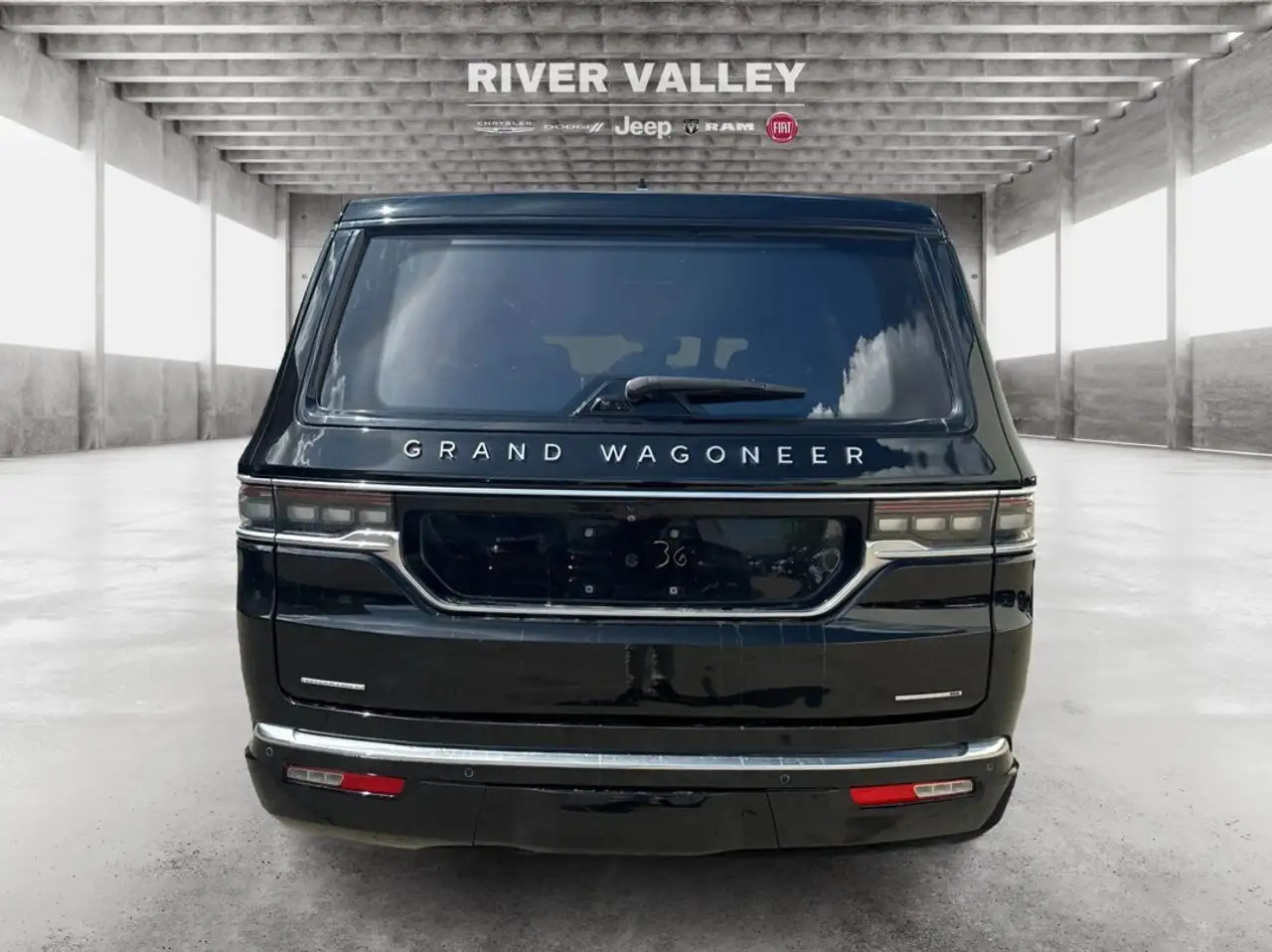 Jeep Grand Wagoneer снимка Jeep Grand Wagoneer
