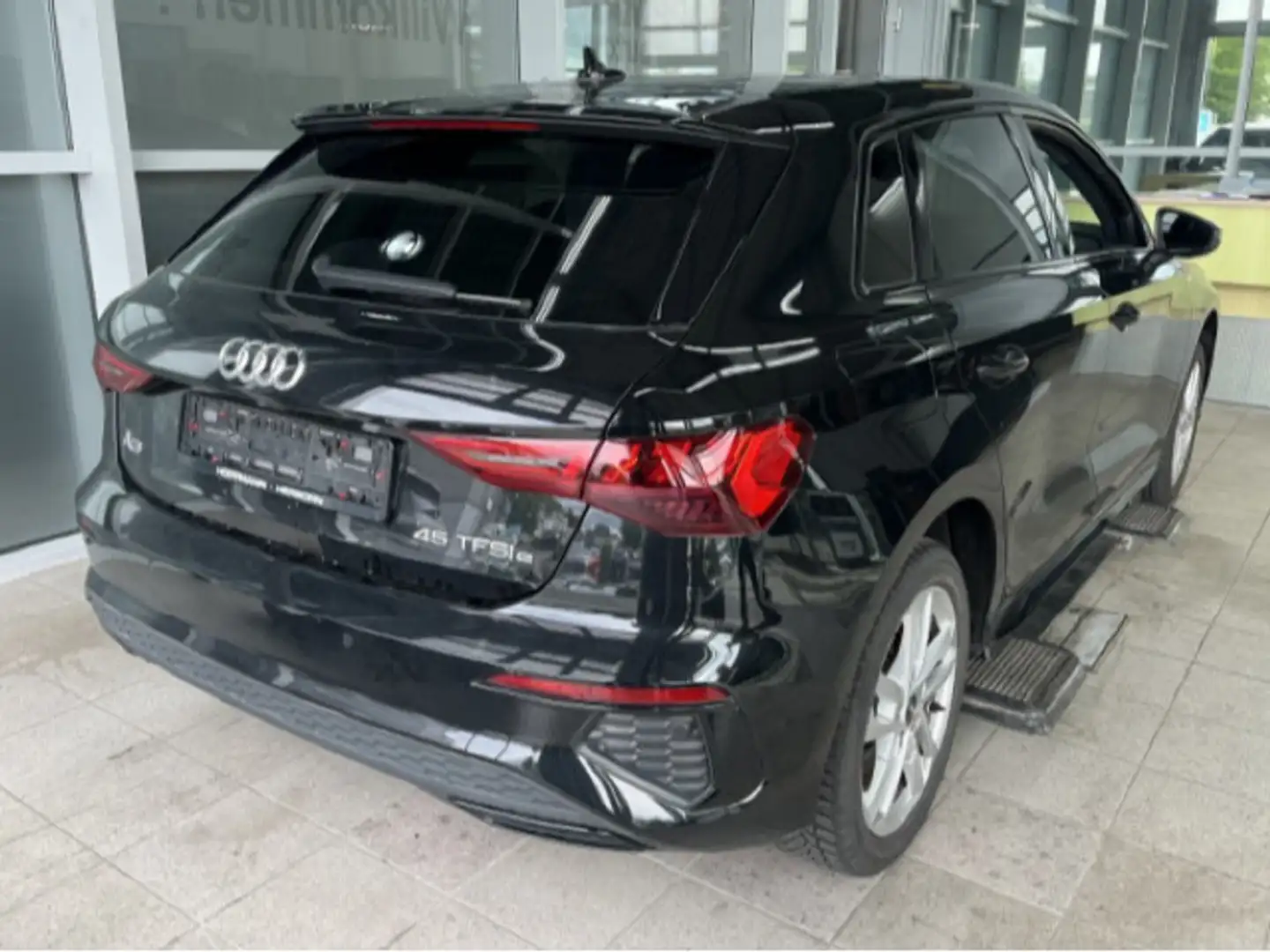 Audi A3 nza 45 TFSI e S-Line LED Navi Virtu Schwarz - 2