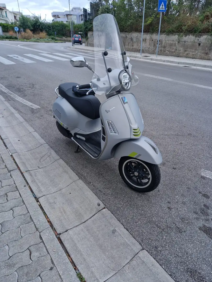 Piaggio GTS 300 Hype - 1