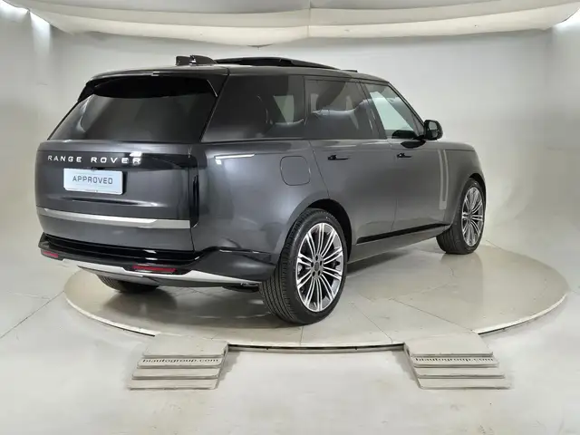 Land Rover Range Rover view 2