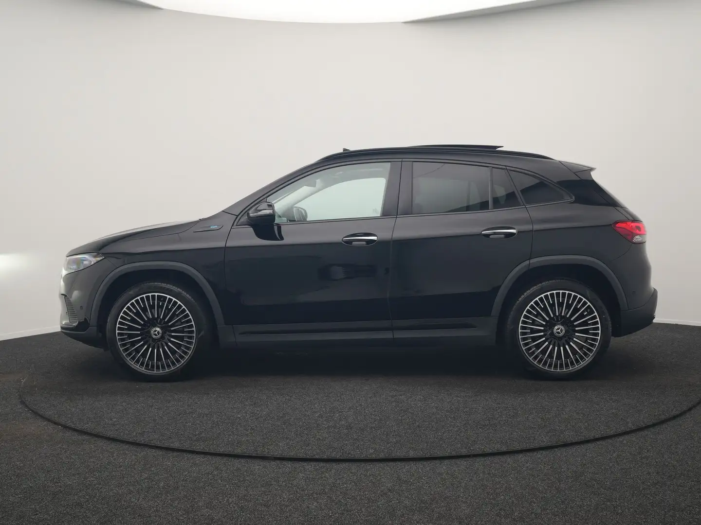 Mercedes-Benz EQA 350 4MATIC Luxury Line 69,7 kWh 292pk Dealer O.H. | Pa Schwarz - 2