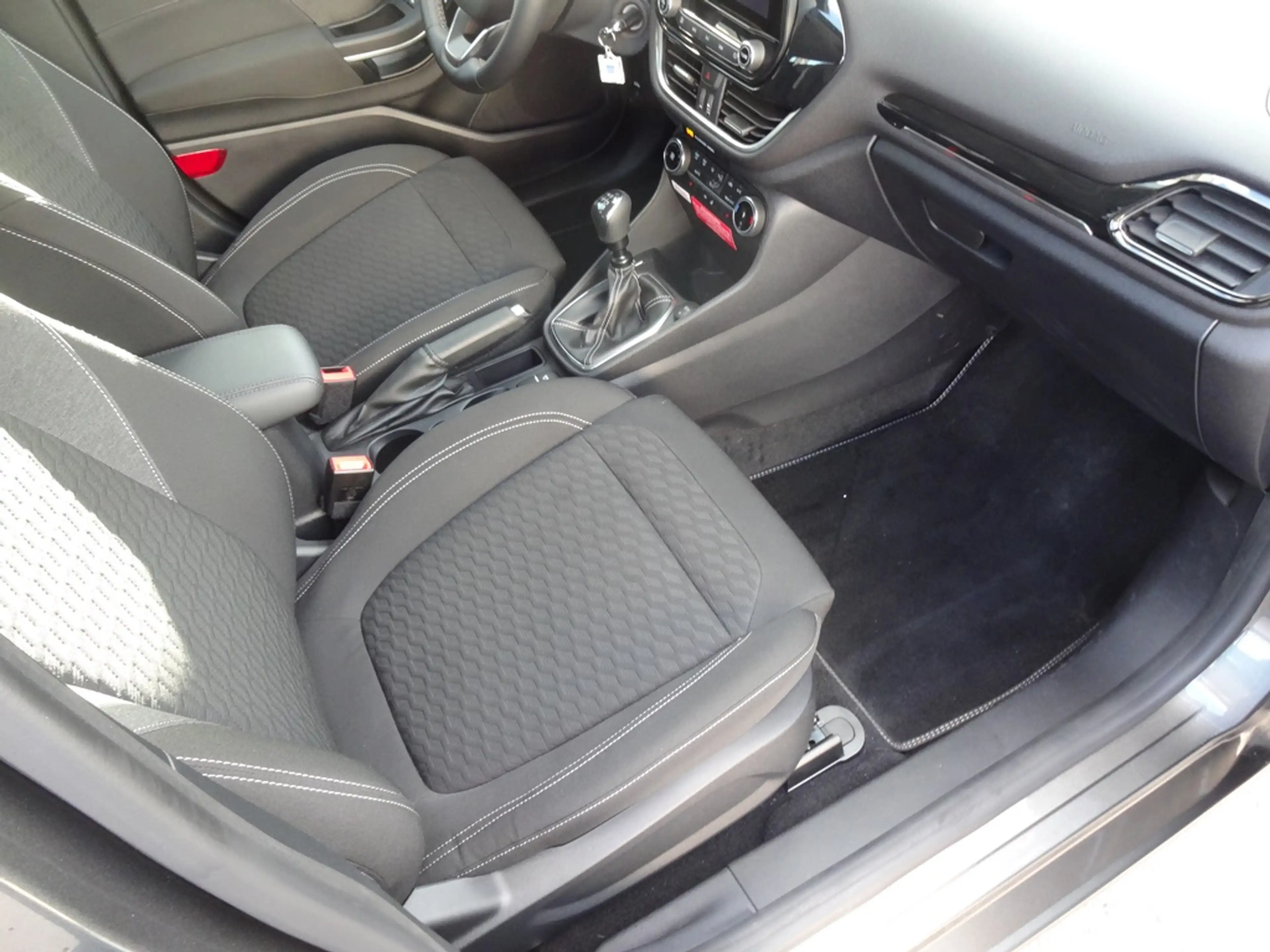 Ford Fiesta Titanium — photo 14