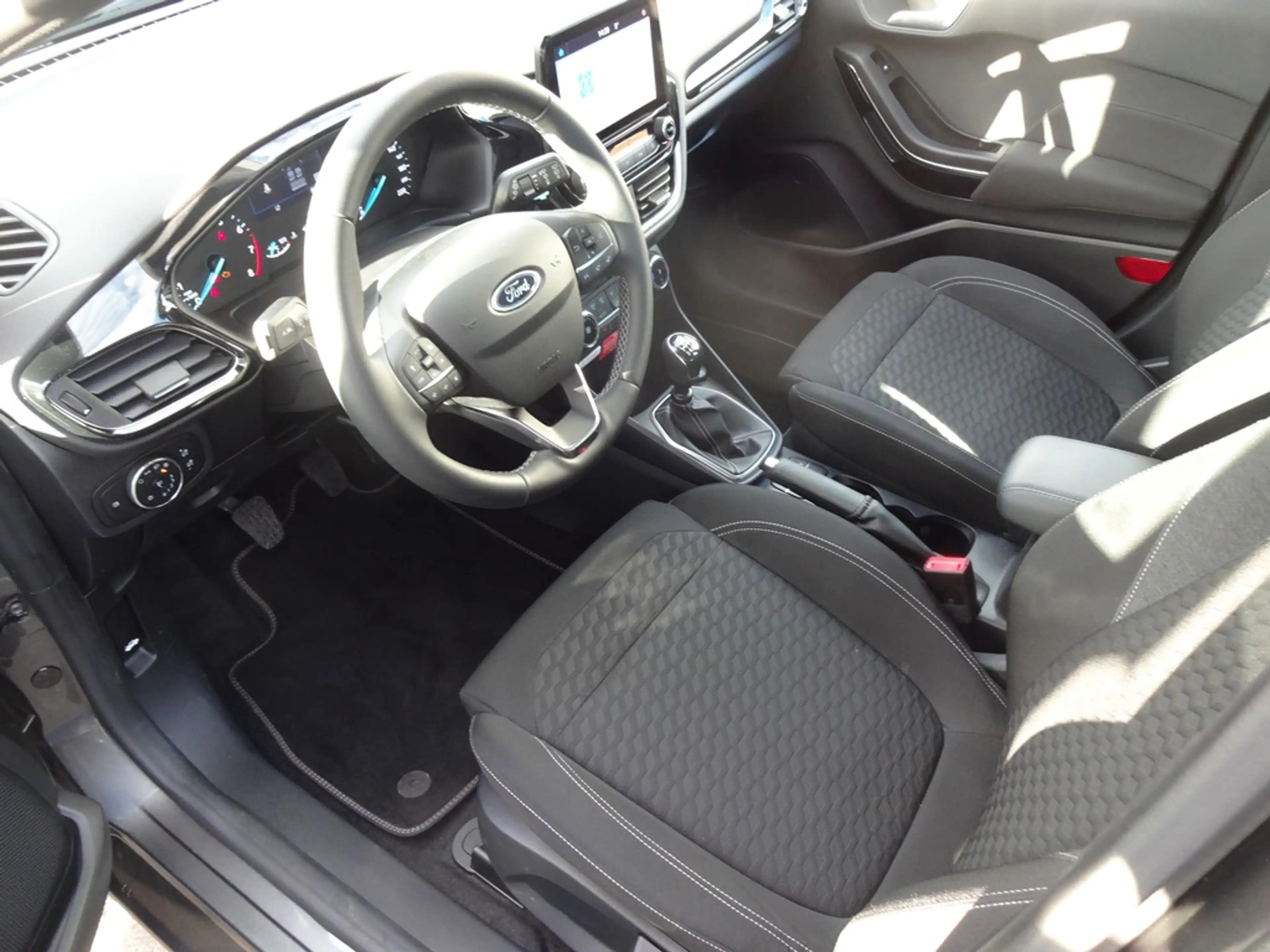 Ford Fiesta Titanium — photo 15