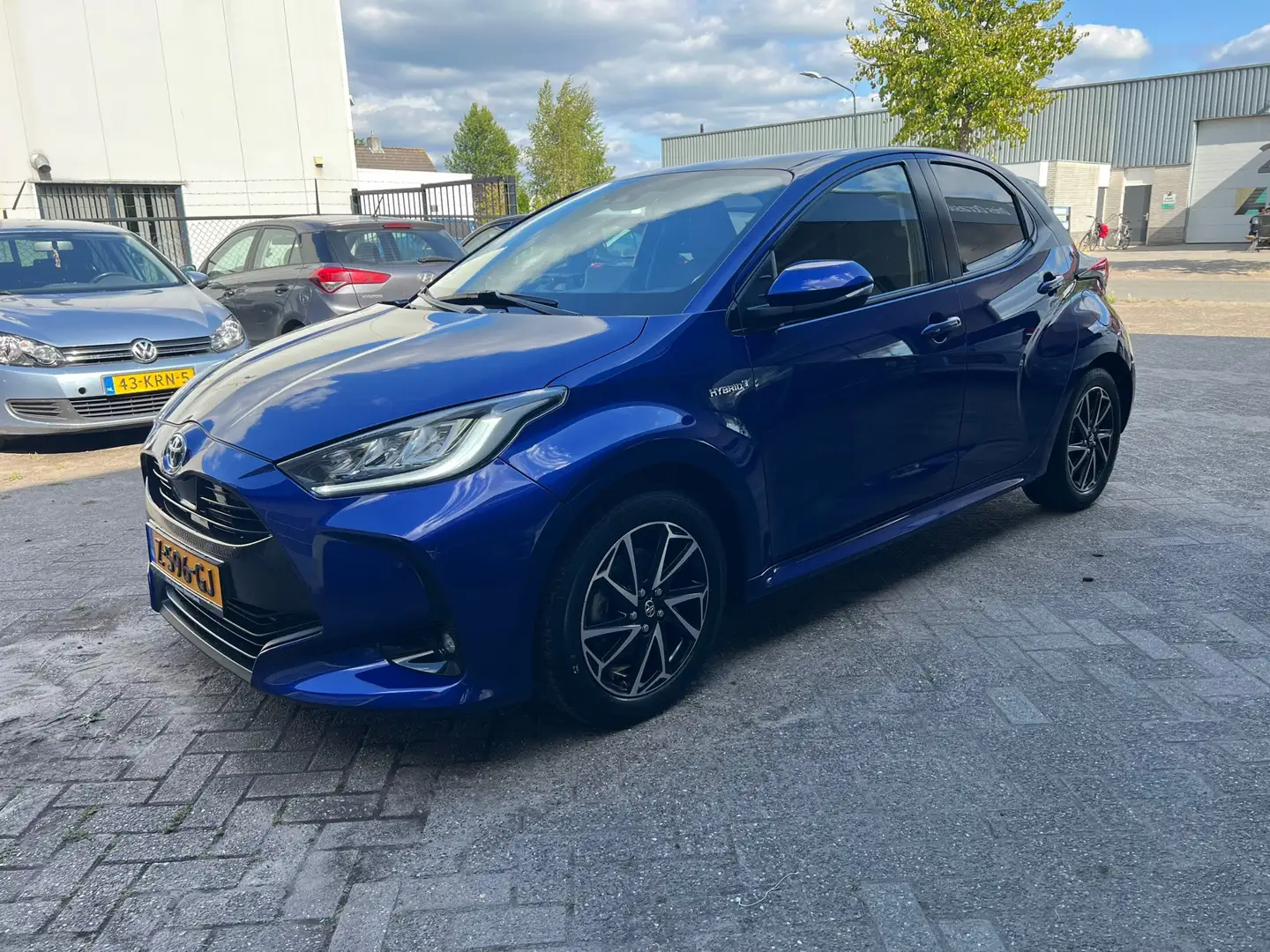 Toyota Yaris 1.5 Hybrid Dynamic Blauw - 1