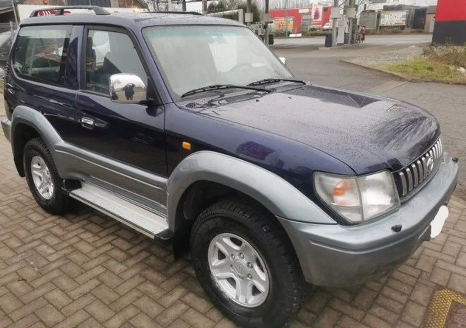 Toyota Land Cruiser GX - 1