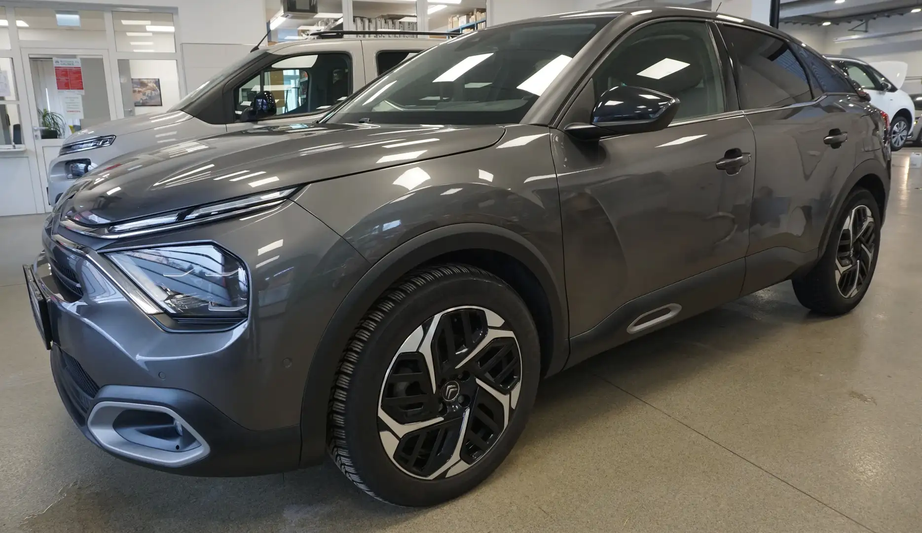 Citroen C4 PT 130 EAT Shine Grau - 1