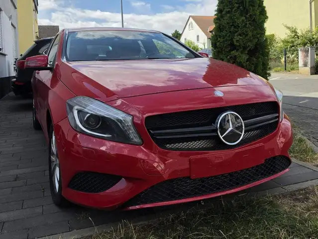 Mercedes-Benz A 200 A 200 BlueEfficiency Automatik/Leder/Xenon/Tempom/Navi/