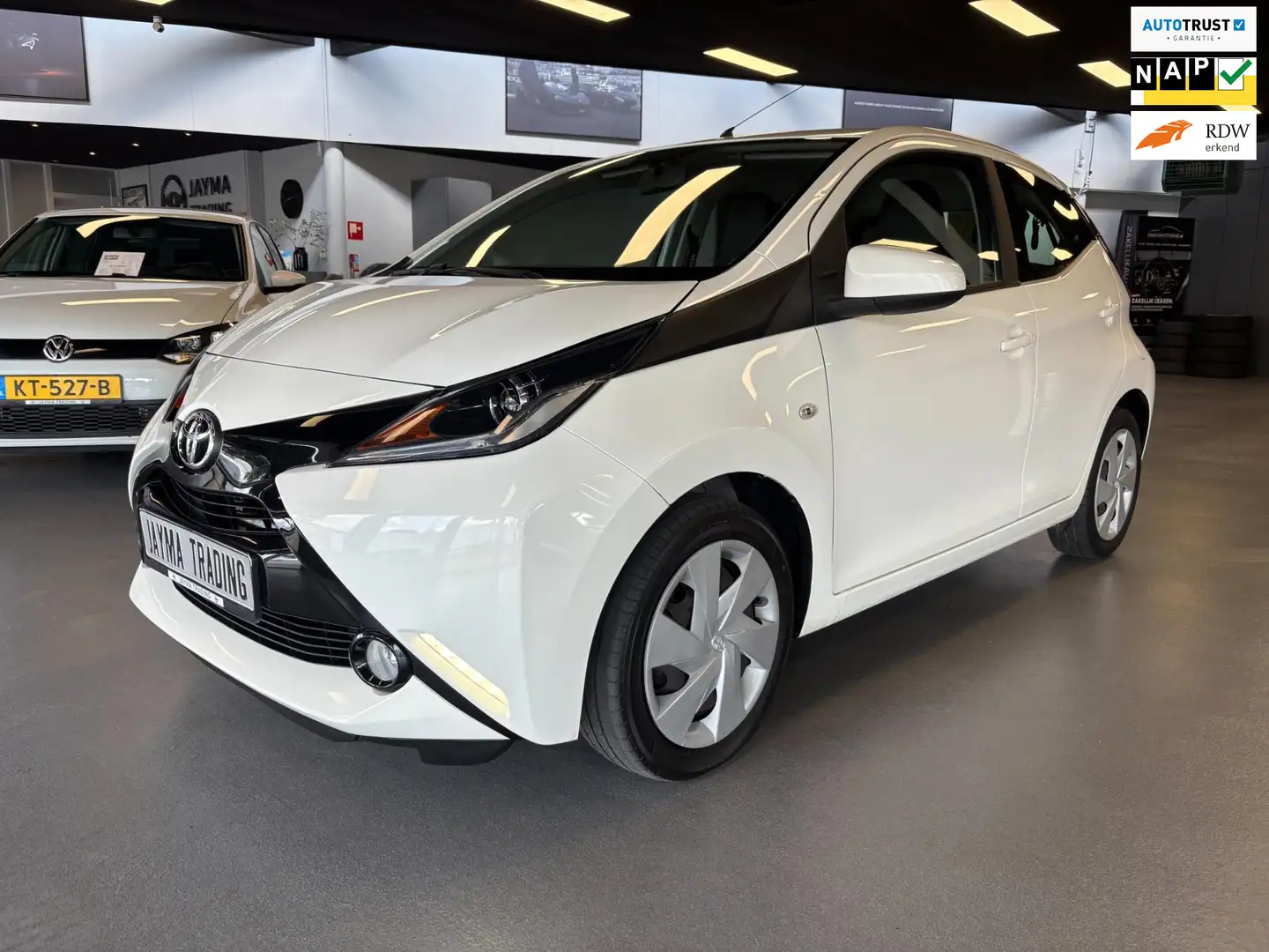 Toyota Aygo 1.0 VVT-i x-nav Wit - 1