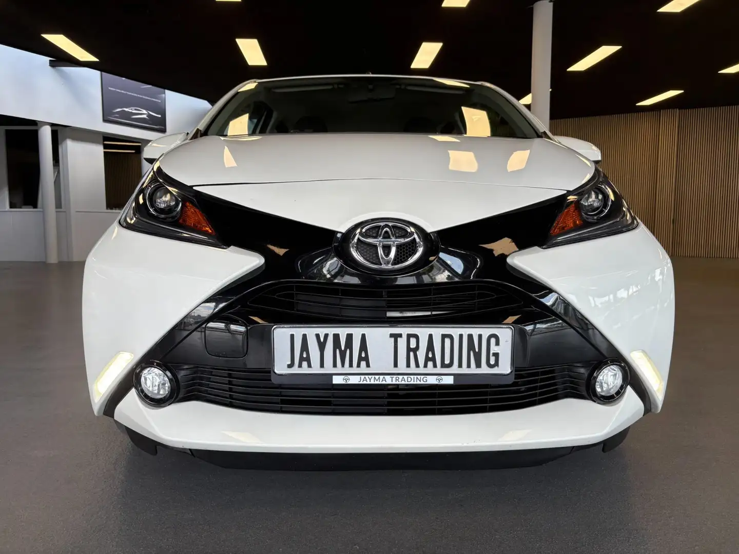 Toyota Aygo 1.0 VVT-i x-nav Wit - 2