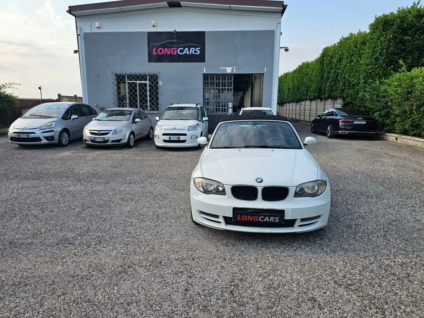 BMW 118 118d Cabrio Attiva Bianco - 1