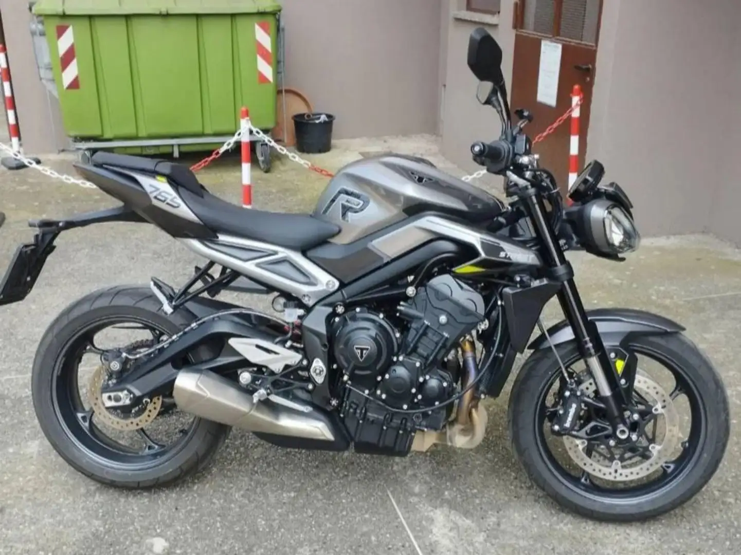 Triumph Street Triple 765 R Gris - 2
