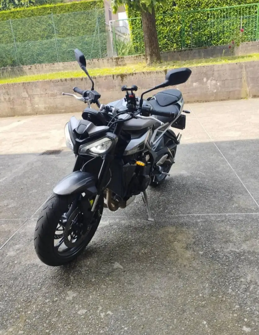 Triumph Street Triple 765 R Gris - 1