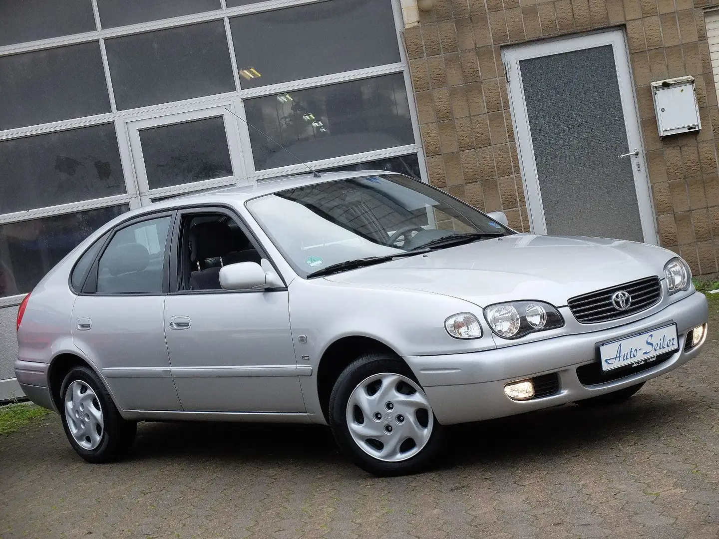 Toyota Corolla 1.6 Liftback Sol - 1.Hand - Makellos - Zilver - 1