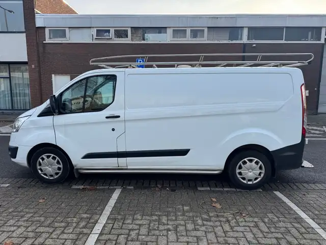 Ford Transit Custom view 12