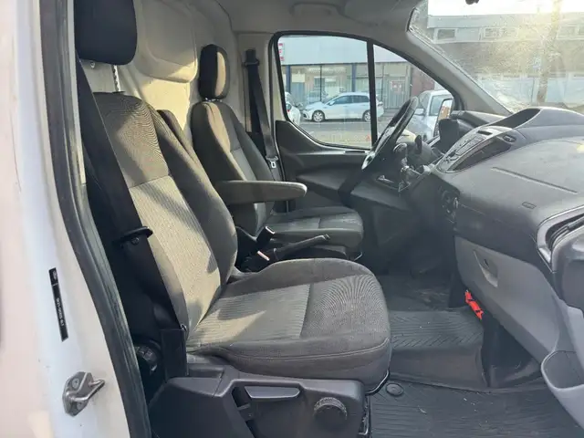 Ford Transit Custom view 20