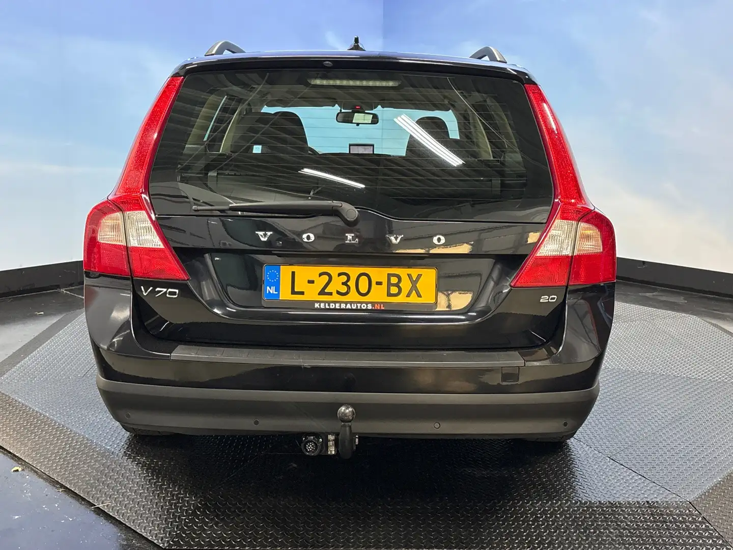 Volvo V70 2.0 Navi | Clima | Cruise | PDC | Trekhaak, Youngt Zwart - 2