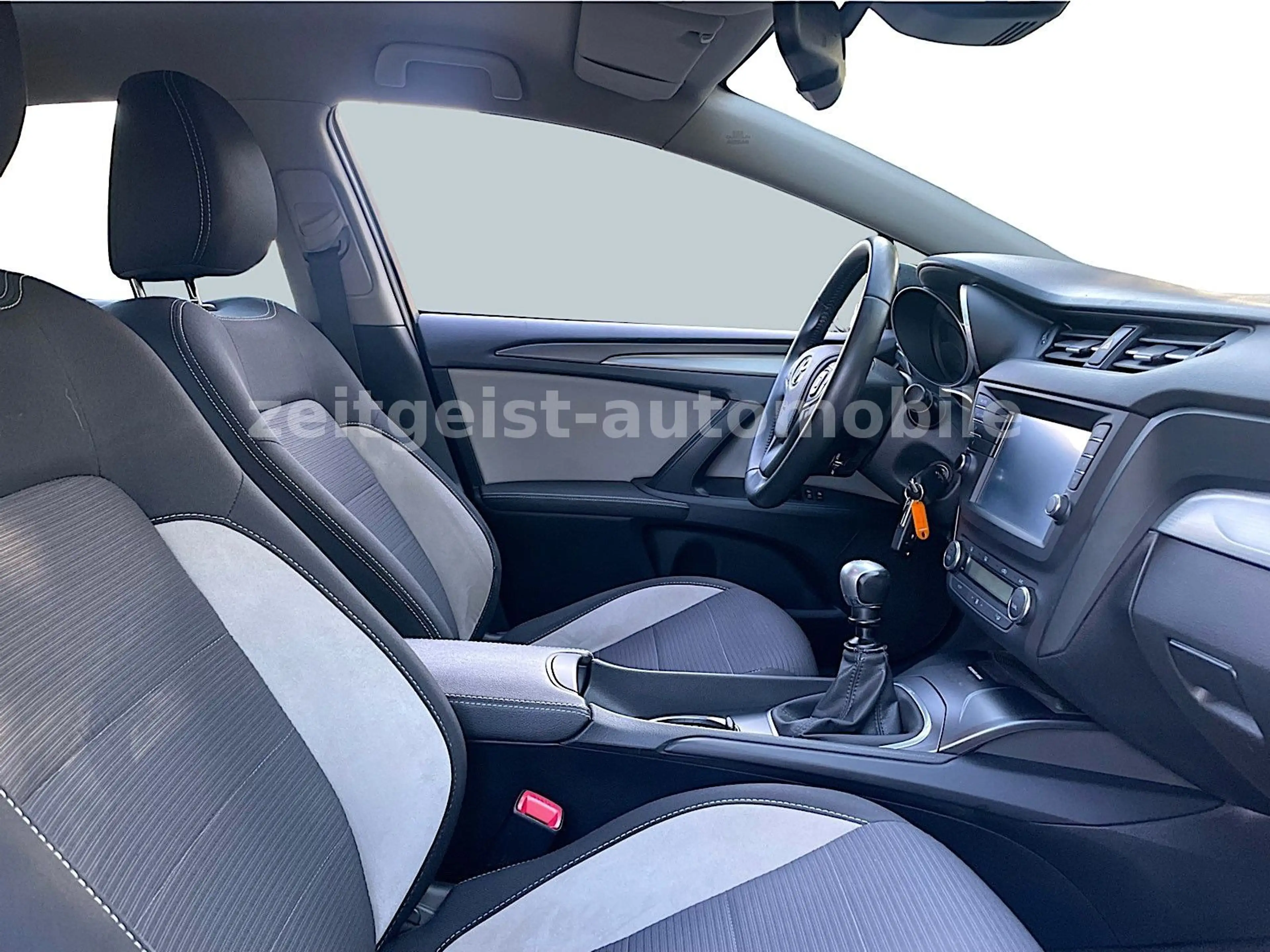 Toyota Avensis 1.6i *1.HAND*lückenlos s.h.gepflegt* — photo 11