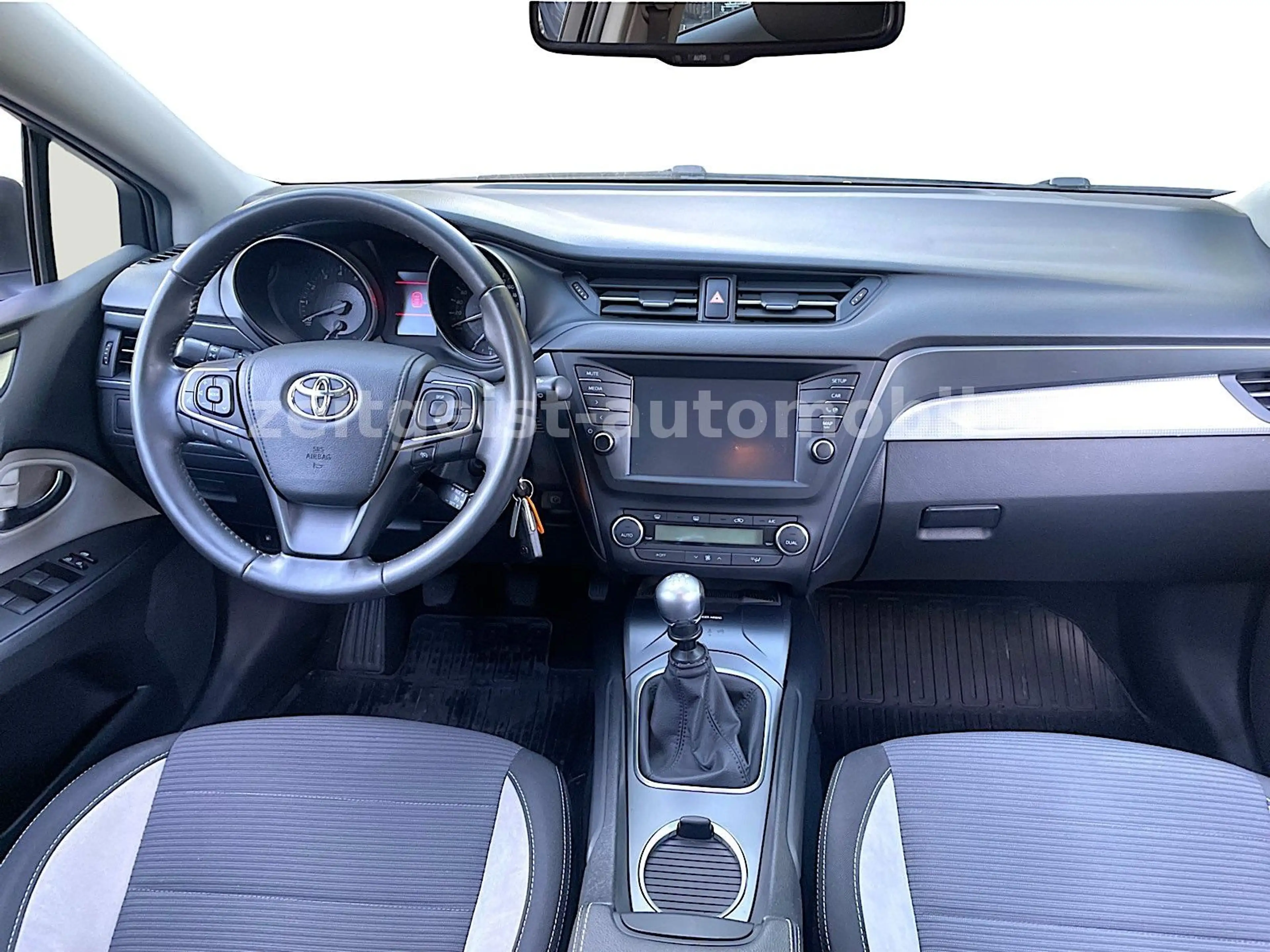 Toyota Avensis 1.6i *1.HAND*lückenlos s.h.gepflegt* — photo 9