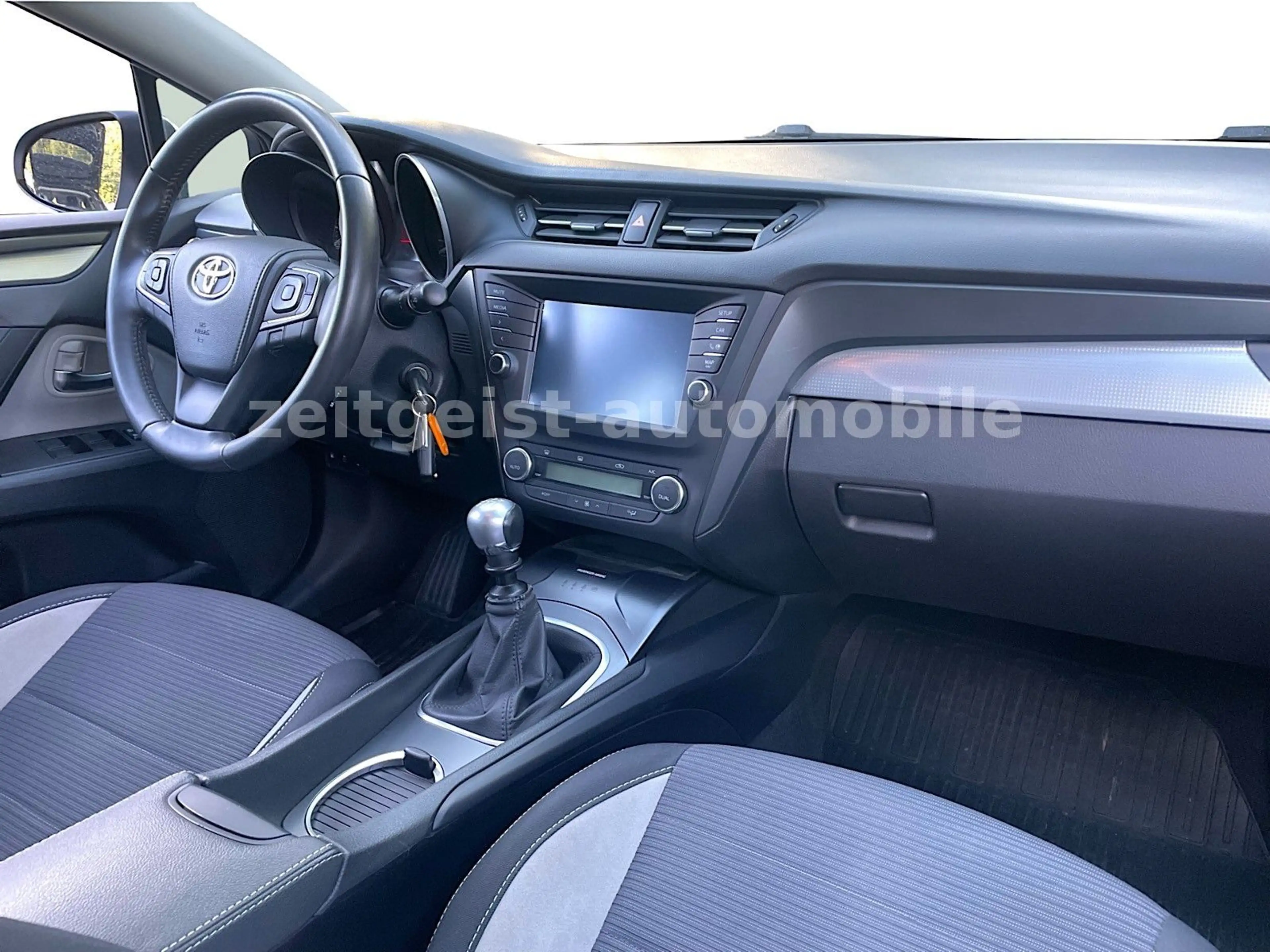 Toyota Avensis 1.6i *1.HAND*lückenlos s.h.gepflegt* — photo 10