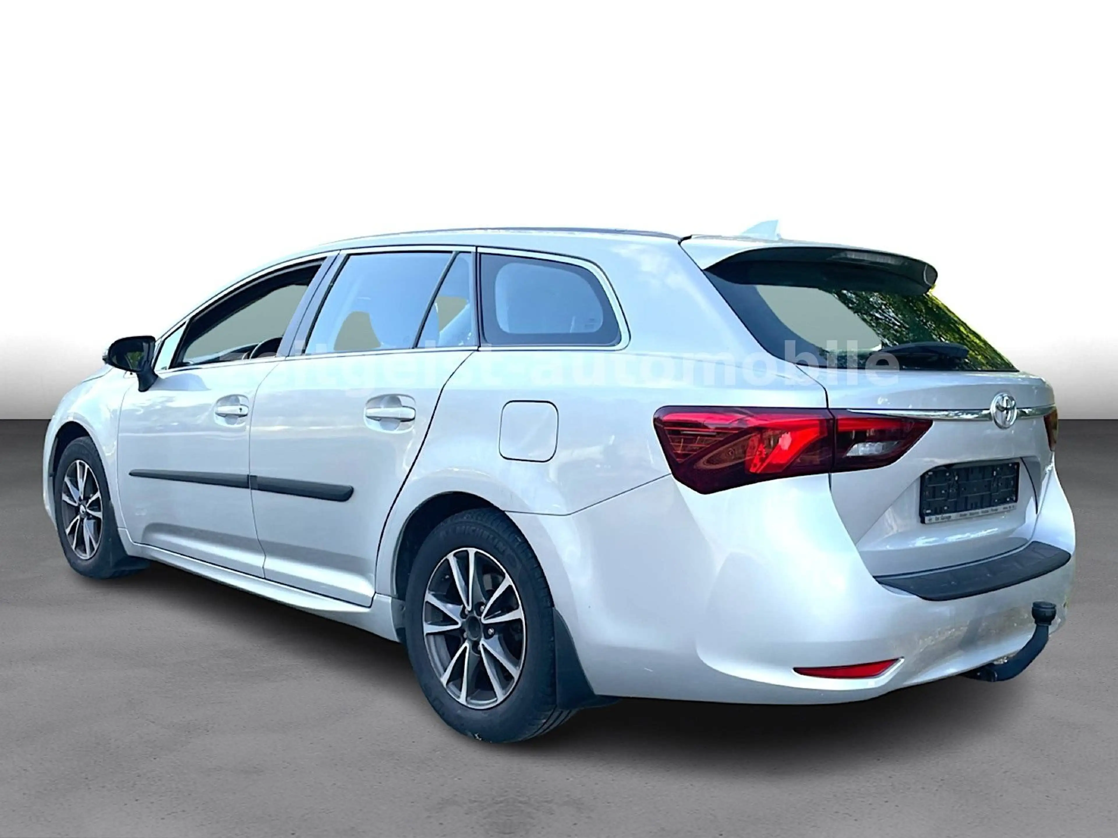 Toyota Avensis 1.6i *1.HAND*lückenlos s.h.gepflegt* — photo 5