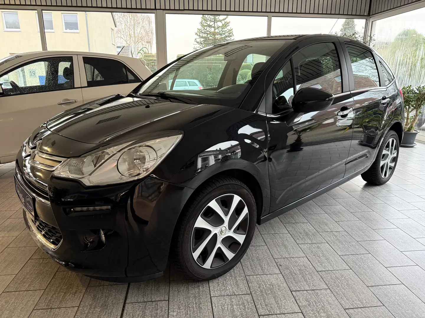 Citroen C3 1.2 VTi PURETECH *SELECTION* Schwarz - 1