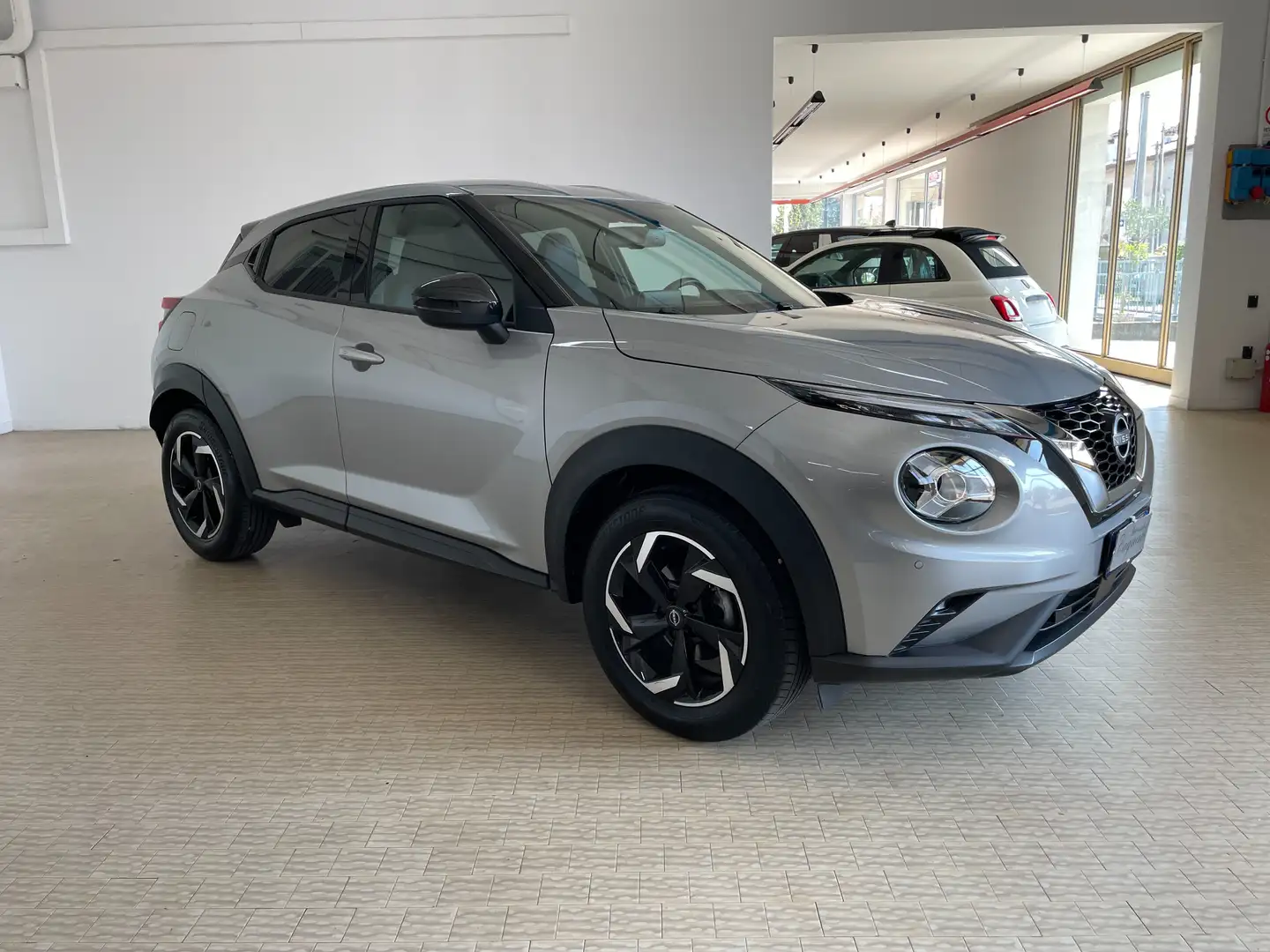 Nissan Juke 1.0 dig-t N-Connecta 114cv dct 2024 Autom. Km9000 Grau - 2