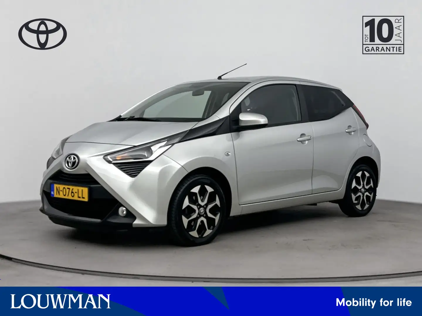 Toyota Aygo 1.0 VVT-i x-play | Apple Carplay/Android Auto | Ai Grijs - 1
