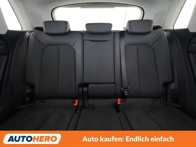 Audi Q3 view 15