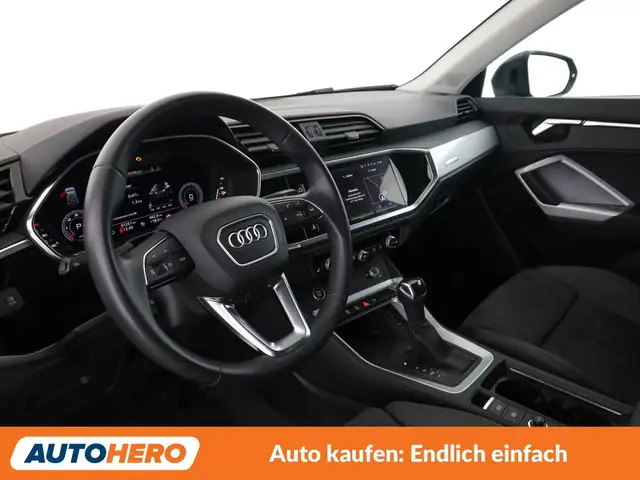 Audi Q3 view 11