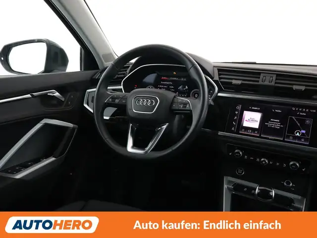 Audi Q3 view 13