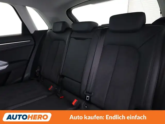 Audi Q3 view 14